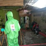 Cegah Covid-19, PMI Babar Semprotkan 700 Liter Disinfektan ke Pemukiman Warga Sungai Daeng