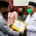 PMI Belitung Terima Penghargaan sebagai Relawan Covid-19