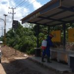 PMI Basel Kembali Semprotkan Disinfektan ke Halte Bus Sepanjang Toboali