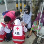 H-1 Lebaran, Relawan Pos Siaga PMI Pangkalpinang Bantu Korban Kecelakaan