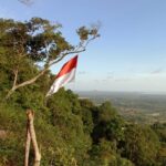 Peringati HUT RI Ke-76, PMI Basel Kibarkan Bendera Merah Putih di Gunung Muntai