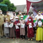 Rangkaian Giat HKSN 2021, Ketua PMI Babel Serahkan Paket Sembako ke Warga Air Anyir