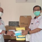PMI Babel Serahkan Bantuan Perlengkapan Vaksinasi Covid-19 ke Babar