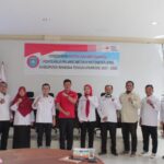 <strong>Pengurus dan Staf PMI Bangka Tengah Dikenalkan dengan Kepalangmerahan &nbsp;</strong>