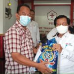 <strong>Ratusan Warga Antusias Ikuti Vaksinasi Covid PMI Babel, Berhadiah Beras 5 Kg</strong>