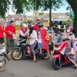 PMI Bangka Tengah Bagikan 100 Paket Takjil ke Pengendara