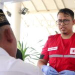Masyarakat Pengguna Bandara Depati Amir Mengaku Puas dengan Layanan Kesehatan Gratis PMI Babel