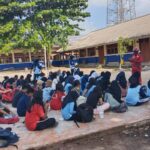 Giliran 64 Siswa SMP Negeri 1 Toboali Gabung ke PMR Madya 
