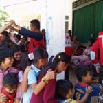 PMI Hibur Puluhan Anak Terdampak Banjir dan Longsor di Kampung Langgai dan Batu Bala