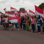 Turun ke Jalan, Pengurus PMI dan Anak-anak PMR Basel Bagikan Bendera Merah Putih ke Masyarakat